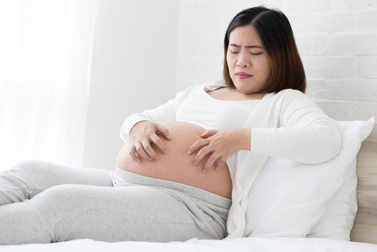 Аллерголог объяснила, почему во время беременности чешется живот