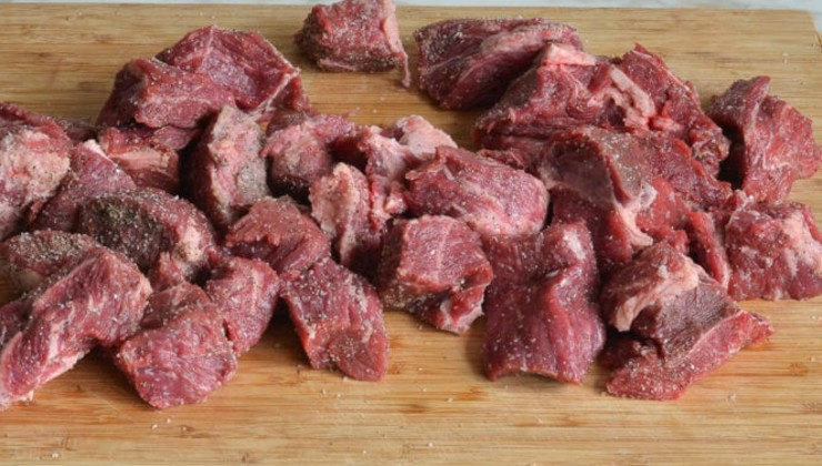 Тушеная говядина с морковью и картофелем – Шаг 1