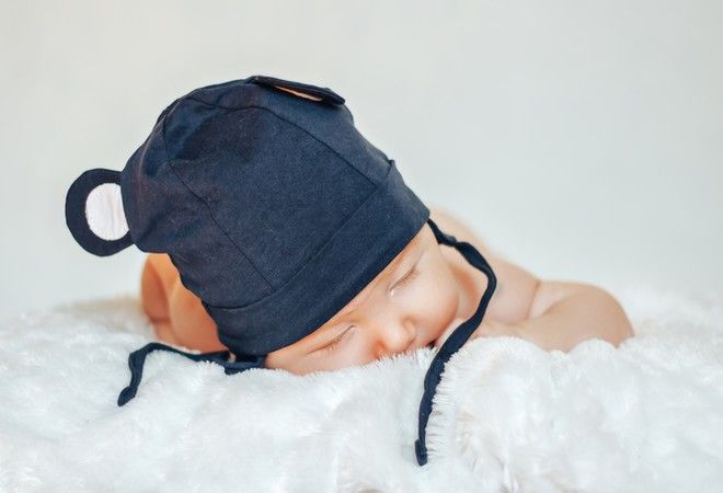 Сон новорожденного на животе: опасно или нормально?