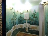 Фреска на стене в коридоре