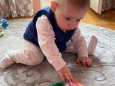 Учится сидеть