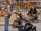 Если вдруг кажется, что тебе тяжело гулять с твоим единственным ребёнком:)
