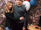 Племяннику 14 , мне тёте 28 😄🙈