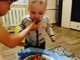 Первая клубника и черешня с дачи