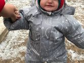 Первый наш снег ❄️ видит его уже не из коляски😁