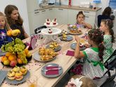 Кормежка на дне рождения ребенка