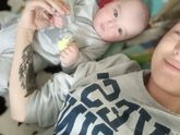 Сын оочень медленно ползает,