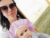 Царевна на качелях кататься изволит)