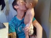 Как он папу любит