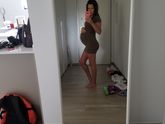 Кто подчеркивает животик, а кто прячет?