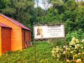 Рома не любит фотографироваться.
