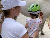 Вчера у дочи случилась первая поездка верхом на пони.
