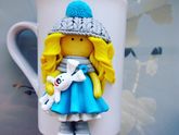 Кружечка украшена девочкой с