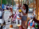 Первая в жизни карусель?