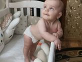 Малыш начал ставать у опоры