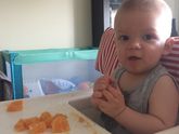 Начинаем учиться кушать сами:)