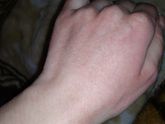 Пришли с улицы, помыла