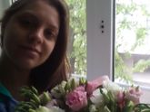 В роддом пронесли цветы.