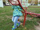 Кто покупает деткам вещи