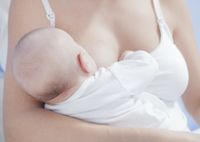 Кормить ребенка грудным молоком больше года: как меняется его состав после 12 месяцев лактации