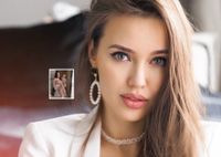 Игры в куличики: Анастасия Костенко показала домашний family look с обеими дочками