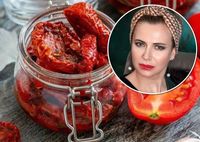 С творожным сыром просто фантастика: Ксения Лаврова-Глинка поделилась семейным рецептом вяленых томатов