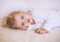 Если ребенок засыпает с трудом… Эксперт по сну подсказал решение