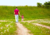 Роль отца в воспитании дочери и сына