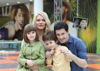 Теперь понятно, на кого похожи сын и дочь: Виктория и Антон Макарские показали свои детские фото