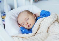 Эксперт пояснил нормы сна ребенка с рождения и до трех лет