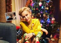 «Зажигаем»: дочери Юлии Пересильд сочинили необычную новогоднюю песню