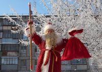 Почему в СССР запретили белые перчатки Деда Мороза: 10 интересных фактов о зимнем герое