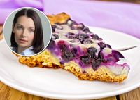 Похож на чизкейк: Наталия Антонова поделилась фирменным рецептом черничного пирога