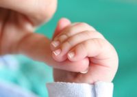 «Они такие маленькие»: доктор рассказывает, как ухаживать за ногтями ребенка