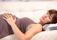 Почему беременным нельзя спать на спине