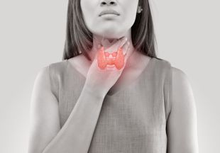 Симптомы зоба щитовидной железы у женщин на ранней и поздней стадиях