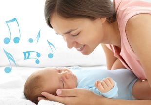 Ученые рассказали, почему колыбельные полезнее для ребенка при засыпании, чем белый шум