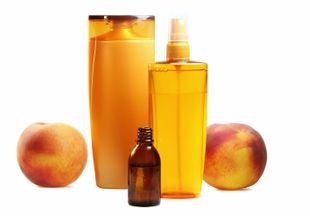 Чем полезно персиковое масло для волос и как его применять
