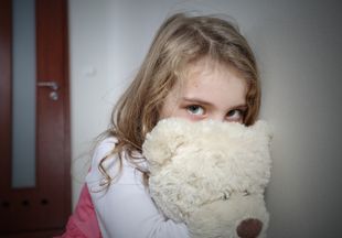 Как распознать неврозы у детей дошкольного возраста и подростков