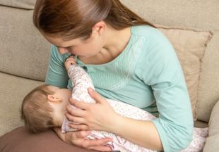 Без детских слез и маминых нервов: 3 способа мягкого отлучения ребенка от груди