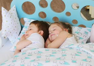 Мама-психолог поделилась личным опытом: как легко укладывать детей на дневной сон