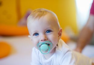 Стоматолог пояснил, есть ли взаимосвязь между использованием соски-пустышки и неправильным прикусом у ребенка