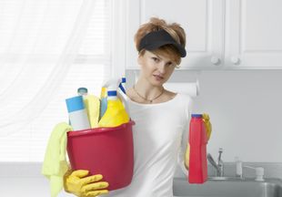 Чистый дом: эксперты рассказали о средствах для уборки, способных справиться с коронавирусом