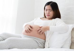 Почему при беременности чешется живот на разных сроках