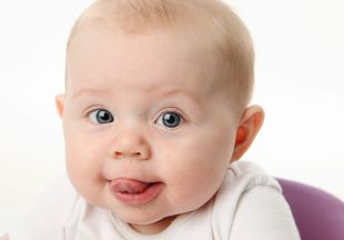 По каким признакам определить короткую уздечку языка у новорожденного?
