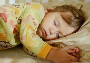 Как быть, если у малыша короткий дневной сон? Решение эксперта