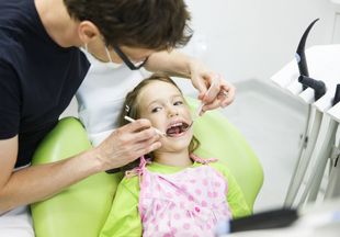 Как делается серебрение зубов у детей при кариесе