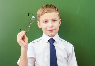 Тревожная новость: ученые выяснили, с какой скоростью дети на удаленной учебе теряют зрение