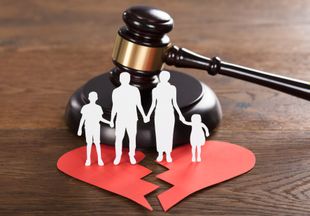 Поправки в Семейный кодекс обязали родителей при разводе обеспечить детей жильем