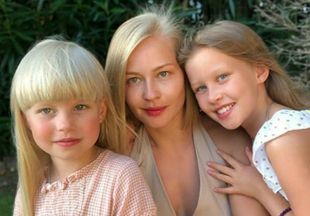 «Роль мамы мне как-то не очень»: Юлия Пересильд рассказала, как воспитывает дочерей